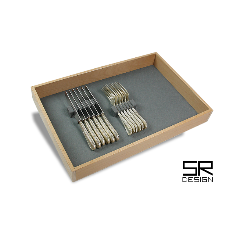 Besteckkasten mit Filzboden für Silberbesteck.